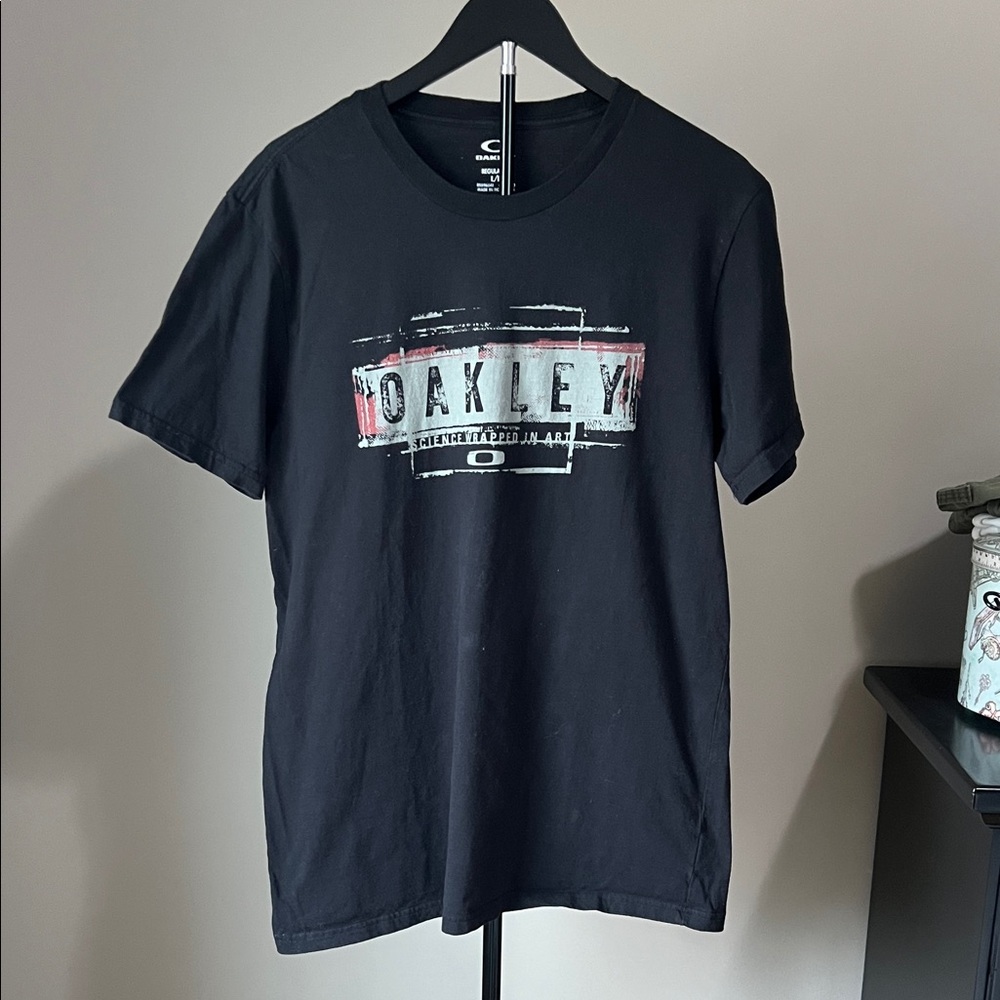 Men’s Oakley Black Graphic Logo Short-Sleeve Tee with Red Accent - Size Large